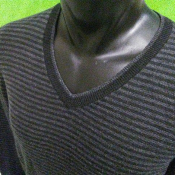 Pronto Uomo Wool Acrylic V-Neck Sweater - Picture 3 of 8